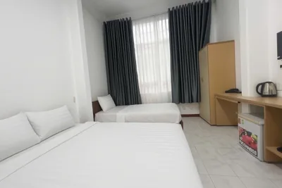 Driepersoonskamer met uitzicht — Bùi Viện K&T Hotel